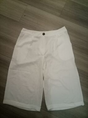 NIB: NON-BRANDED; BERMUDA, HIGH RISE, LONG SHORT, WHITE, MEDIUM.